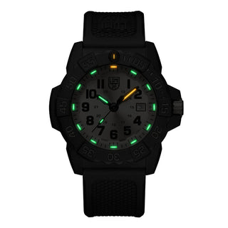 Navy SEAL 3500 GOLD LIMITED EDITION, Nachtansicht mit grünen und orangenen Leuchtröhren