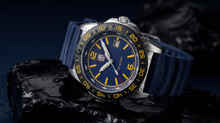 Luminox präsentiert die XS.3125.FB die erste offizielle FORCE BLUE-Uhr  Eine Partnerschaft, die von einem gemeinsamen Ziel getragen wird