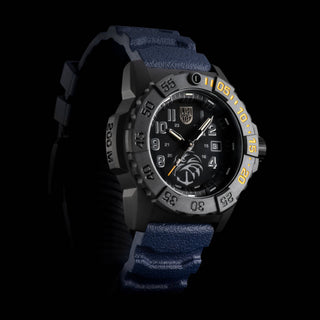 Navy SEAL Foundation, 45 mm, Militäruhr / Taucheruhr - 3505.NSF.N	, UV Shot mit grünen und orangenen Leuchtröhren