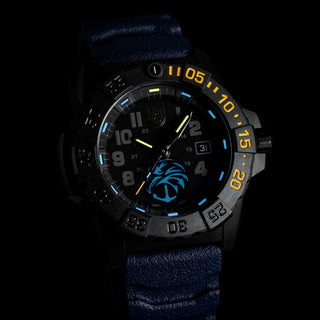 Navy SEAL Foundation, 45 mm, Militäruhr / Taucheruhr - 3505.NSF.N	, UV Shot mit grünen und orangenen Leuchtröhren
