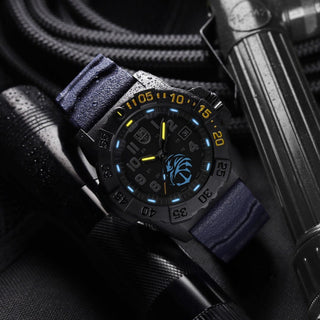 Navy SEAL Foundation, 45 mm, Militäruhr / Taucheruhr - 3505.NSF.N	, UV Shot mit grünen und orangenen Leuchtröhren