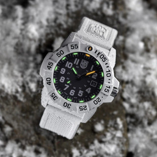 Navy SEAL, 45 mm, Militäruhr / Taucheruhr - 3507.WB	, UV Shot mit grünen und orangenen Leuchtröhren