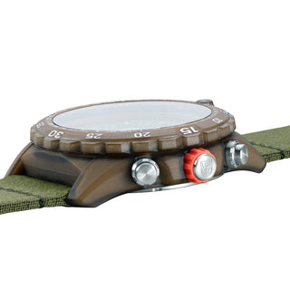 Bear Grylls Survival ECO Master, 45mm, Nachhaltige Outdoor Uhr - 3757.ECO, Seitenansicht mit Krone und Armband
