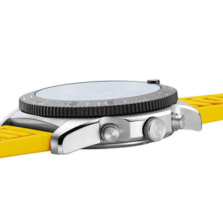 Pacific Diver Chronograph, 44 mm, Diver Watch - 3145, Seitenansicht mit Krone und Kautschuk Armband