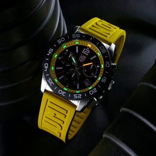 Pacific Diver Chronograph, 44 mm, Diver Watch - 3145, UV Shot mit grünen und orangenen Leuchtröhren