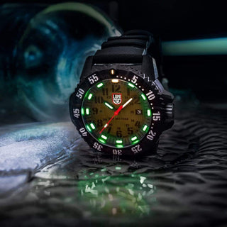 Master Carbon SEAL, 46 mm, Militäruhr / Taucheruhr - 3813.L, UV Shot grüne und orangene Leuchtröhren